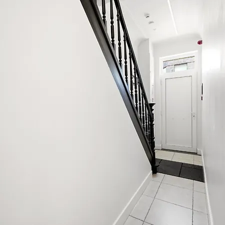 Spacious Family House Apartment